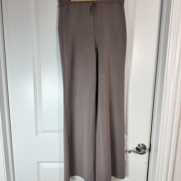 SPANX Air Essentials Wide Leg Pants - Smoke size medium - Picture 4 of 9